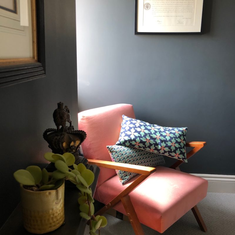 blue office with pink chair